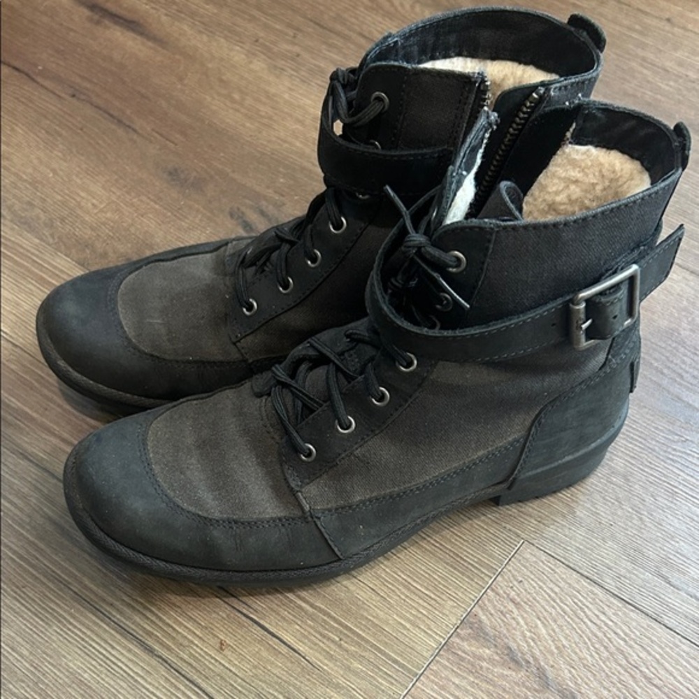 Ugg Black Lace-Up Ankle Boots with Shearling Lining !! Size 6